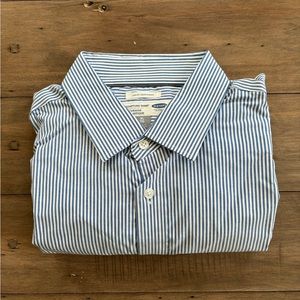 Old Navy The Signature Shirt Slim Fit